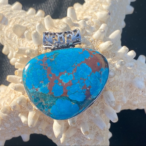 Turquoise statement pendant - Picture 6 of 6